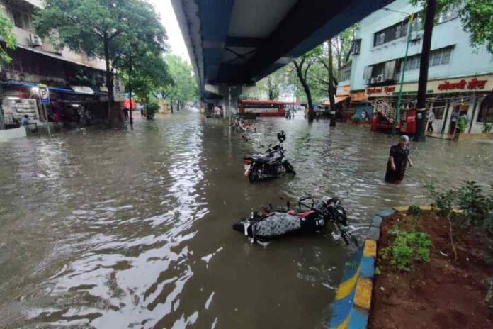 Rains also pounded neighbouring Thane city, leading to waterlogging and incidents of wall and house collapse. Twitter/@kalpeshbites